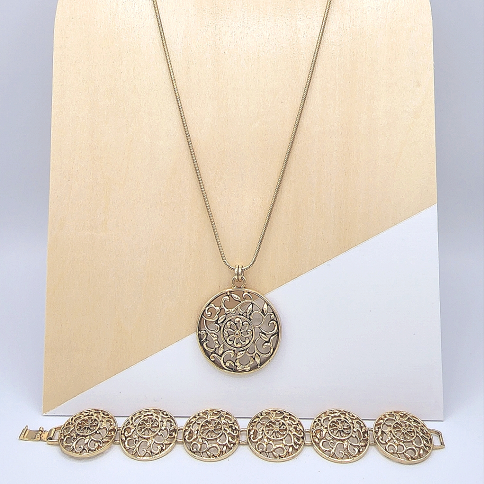 Etienne Aigner Goldtone Open Scroll Medallion Pendant Necklace Bracelet 21 42$